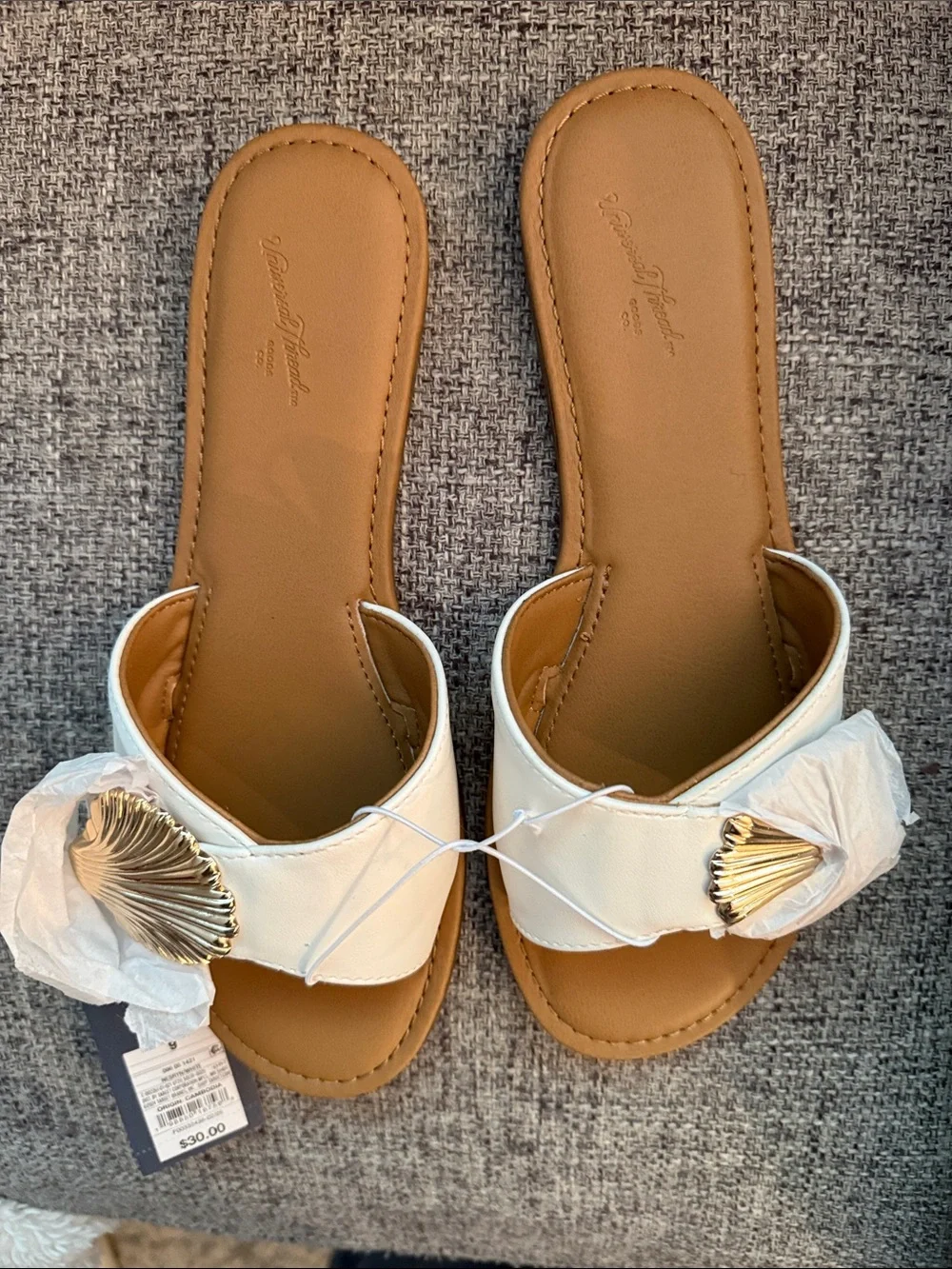 NWT Universal Thread White Slide Sandals w/ Gold Shell Accent beach casual sz 9 - Picture 4 of 6